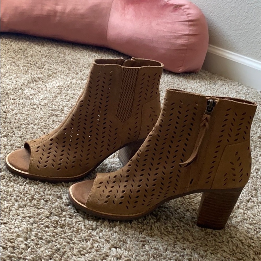 Tan TOMS EUC bootie closed toe